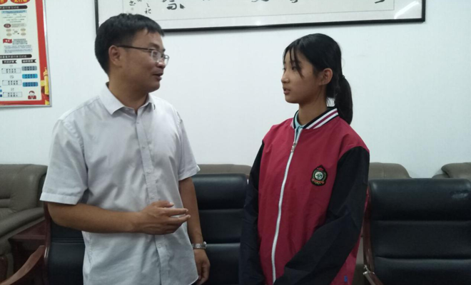 中国好人王存飞爱心资助贫困高中学生