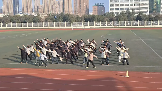 武韵飞扬展英姿 青春激荡竞风华——蒙城一中2025级学生开展武术操比赛