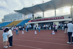 童趣飞扬 温情相伴——蒙城一中举办2026年“迎六一”亲子运动会